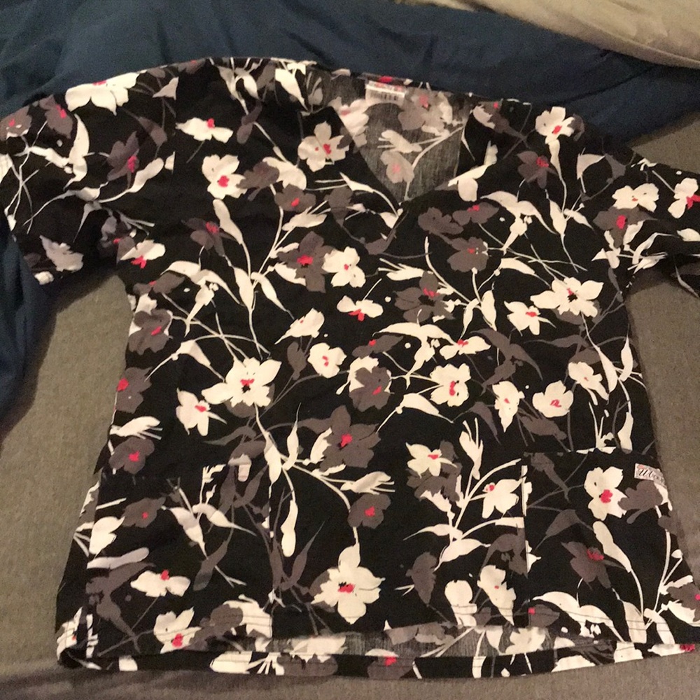 Women’s Large Floral Scrub Top